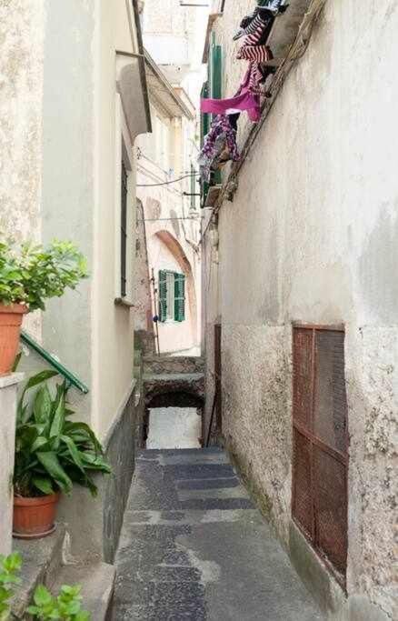 Donna Sara Appartamento In Corte Amalfitana Экстерьер фото